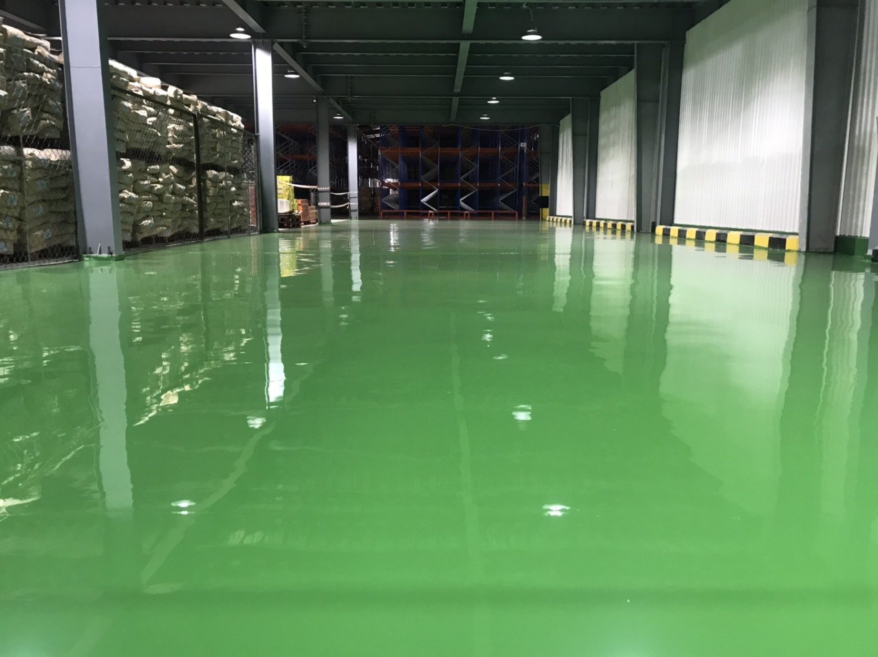 Sơn epoxy tự san phẳng 1 thi công sơn epoxy tự san phẳng son epoxy bao thach
