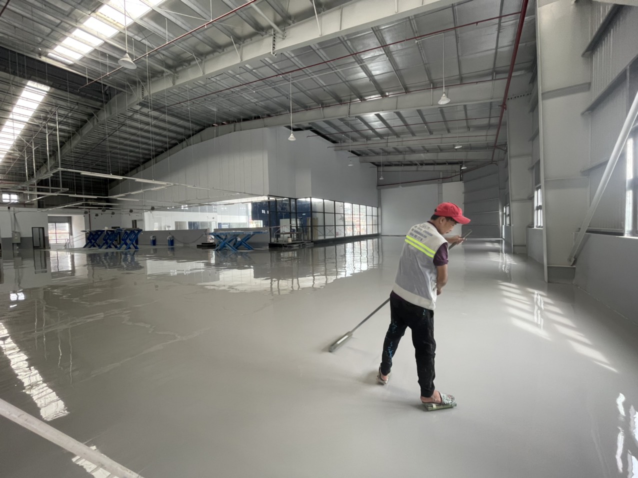 thi công sơn epoxy tự san phẳng Showroom ôTô Bình Phước Ford Thi công Sơn epoxy tự san phẳng Showroom ÔTô Bình Phước Ford
