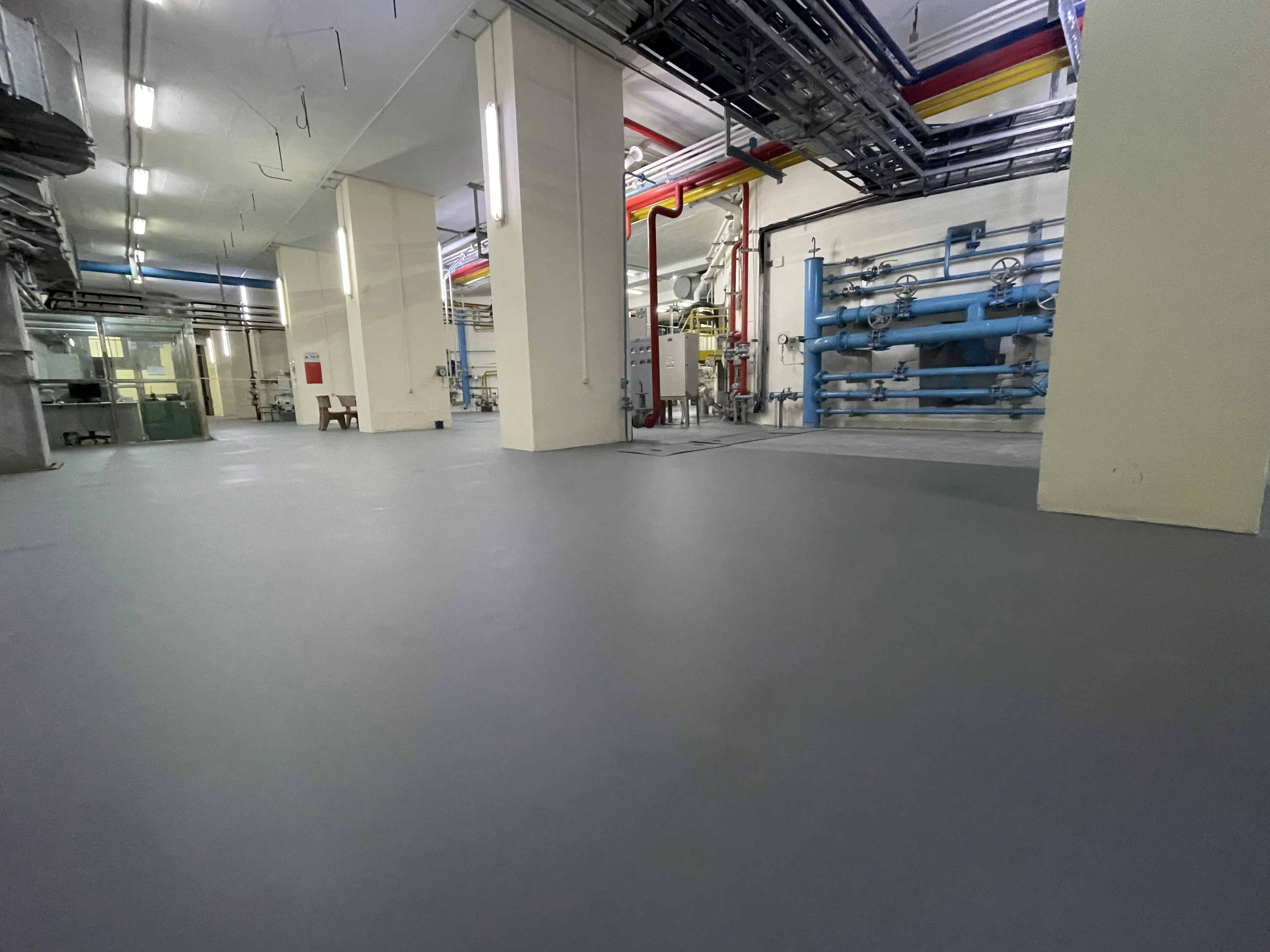 sơn epoxy tự san phẳng có khả năng kháng kiềm Sơn epoxy kháng kiềm