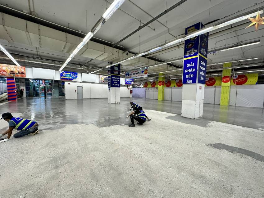 Thi công sơn sàn Pu Sika Ucrete ở Miền Nam