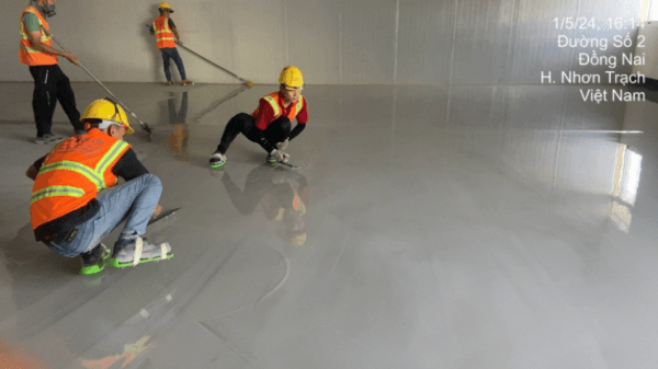 Hướng Dẫn Thi Công Sơn Epoxy Mới Nhất 2026: Từ A Đến Z Cho Sàn Bền Đẹp 2 Thi cong son epoxy kho hang 1